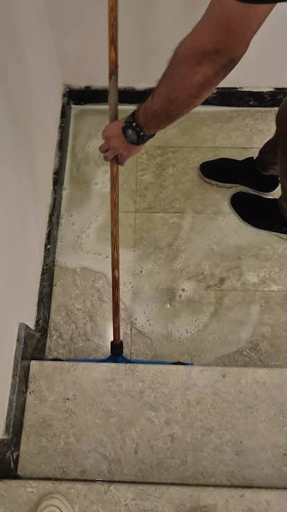 نموذج عمل منفذ لخدمة تنظيف وتلميع السلالم - مؤسسة بدر للمقاولات